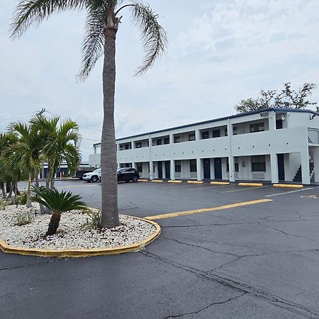 Deluxe Inn - Sarasota South Bradenton Exterior photo